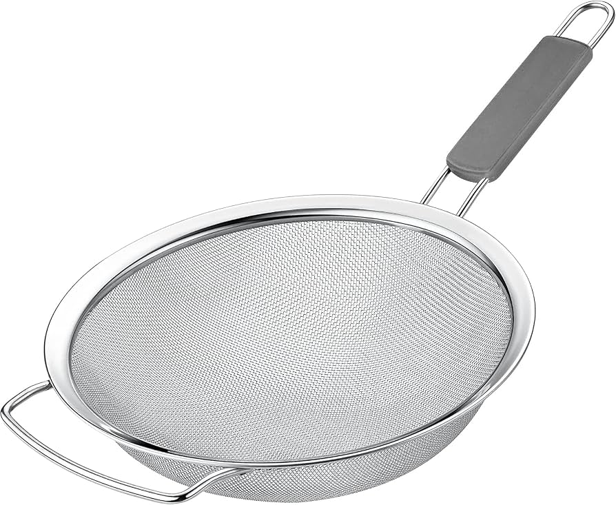 FAMILY MAID STRAINER WITH HANDLE 9IN