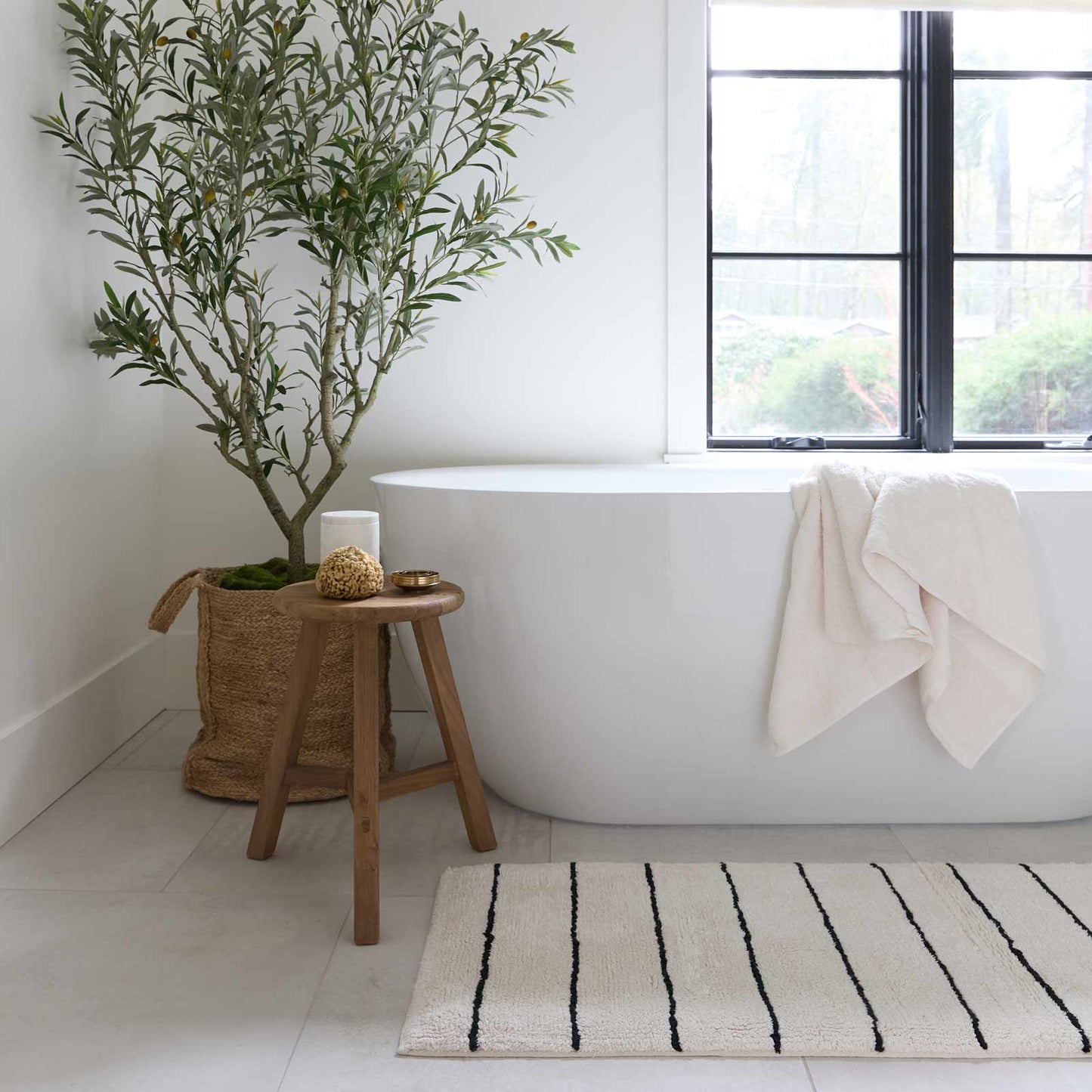 FAMILY MAID BATH MAT 26.8INX14.62IN