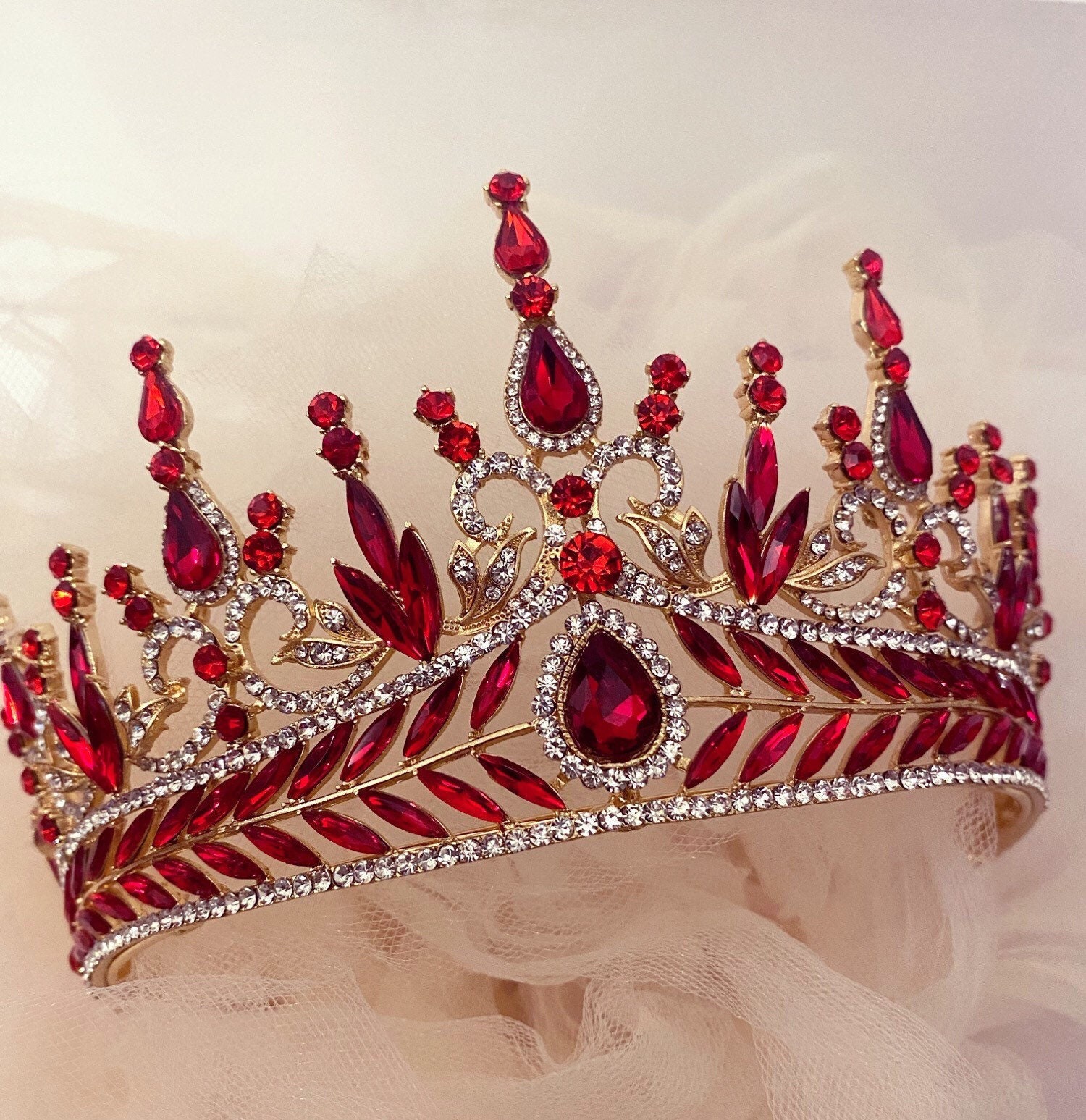 CROWNS RED